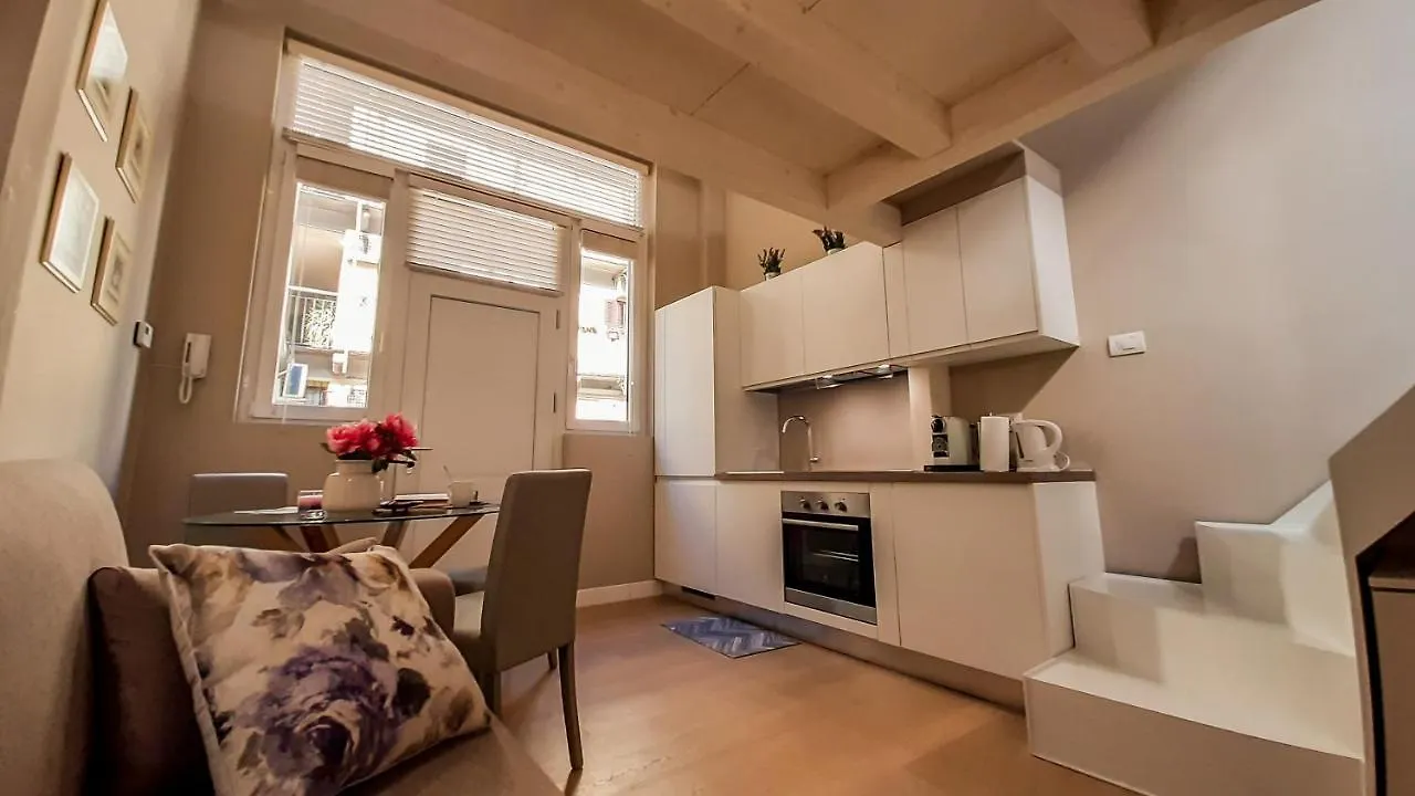 Joivy Sophisticated 2 Bedroom Loft For 4 Milano 0*,